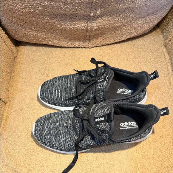 Adidas Classic Black and White Footwear - Picture 3 of 7